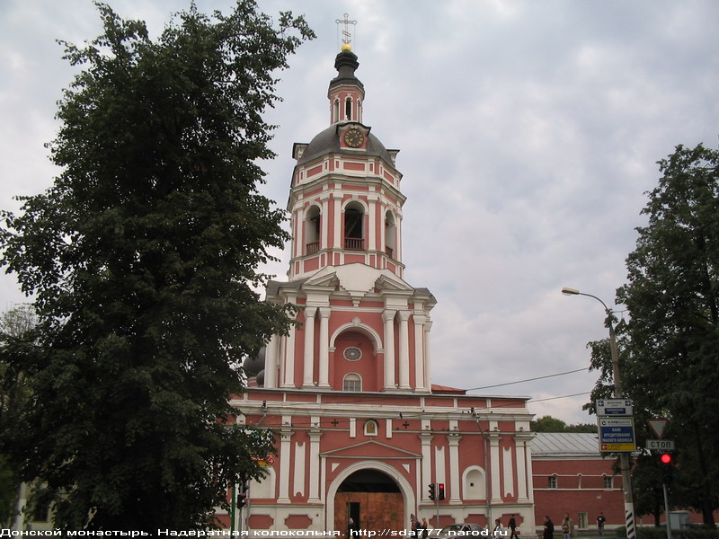 Западные врата с надвратной колокольней (1730-50 гг.)